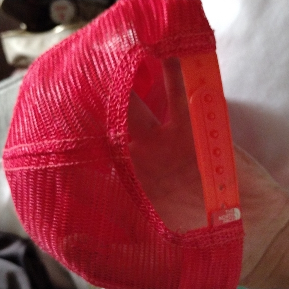 North face hat - Picture 3 of 3